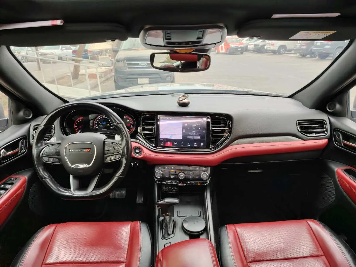 Car image 19