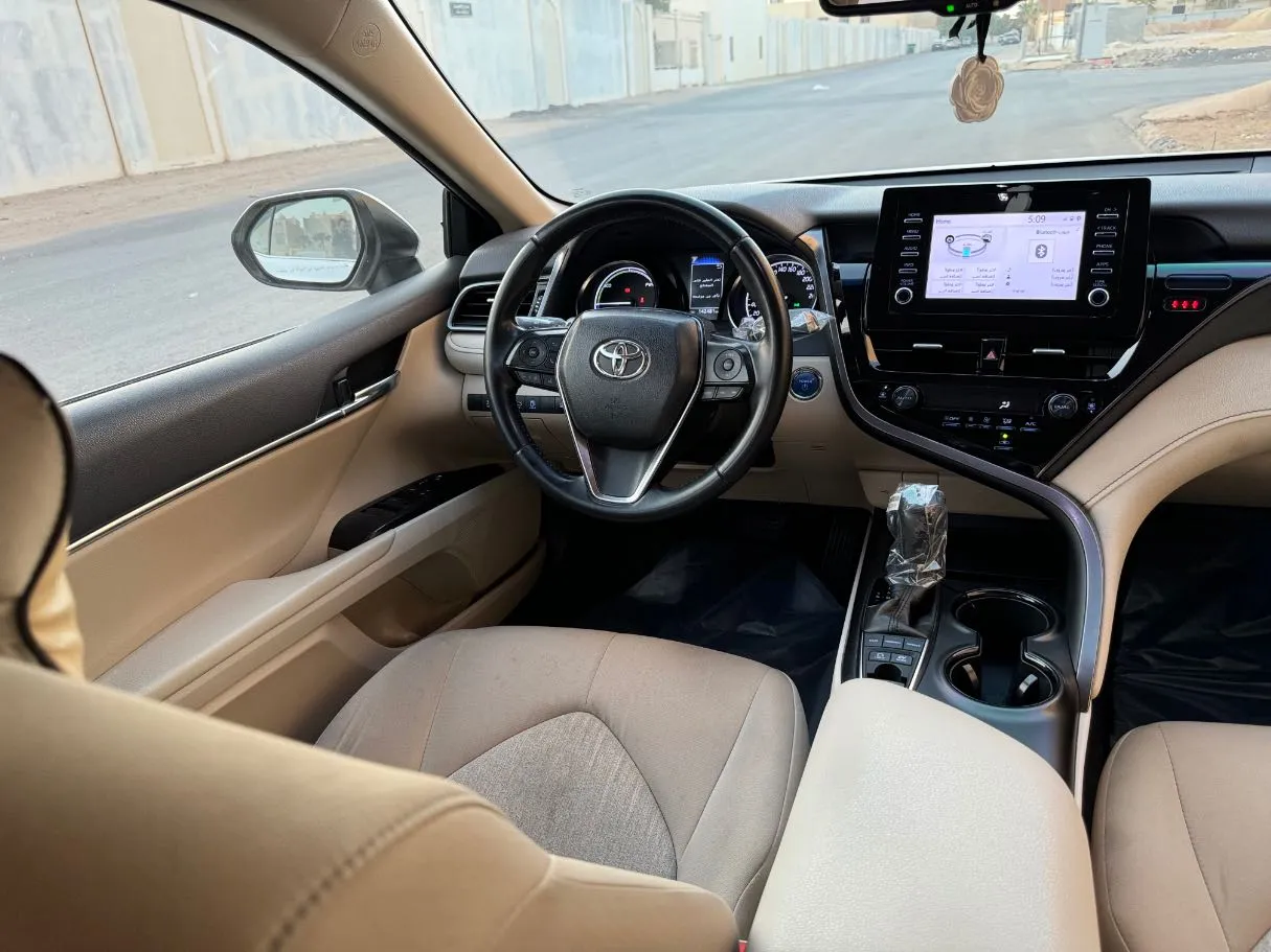 Car image 19