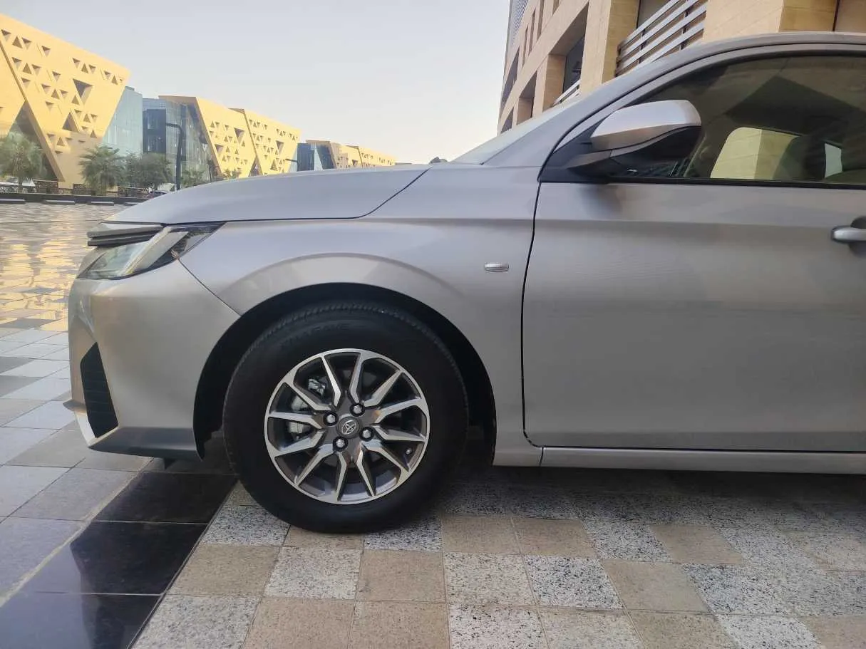 Car image 8