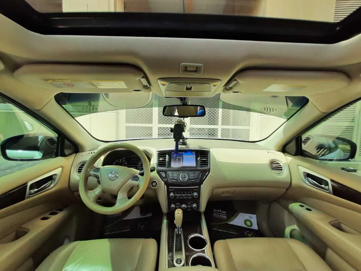 Car image 16