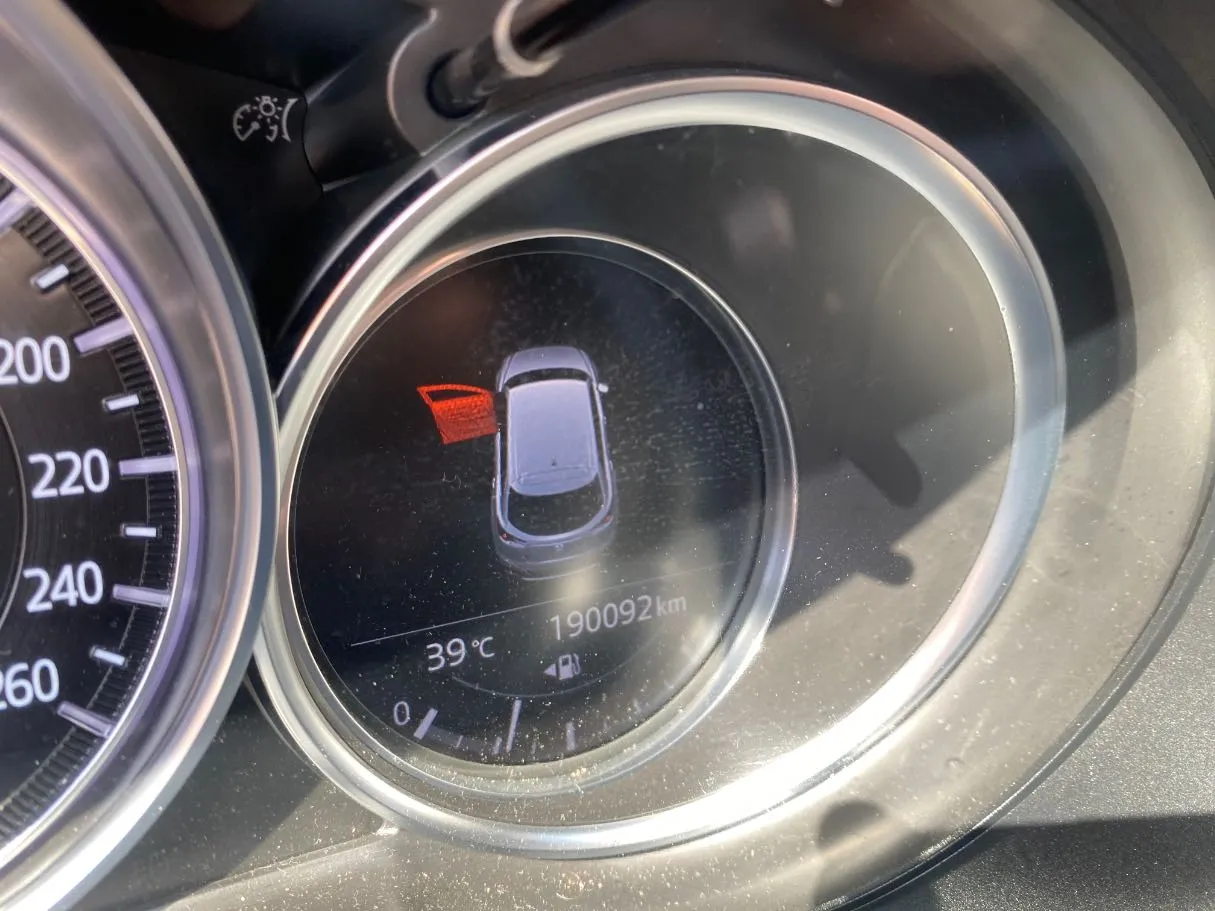 Car image 19