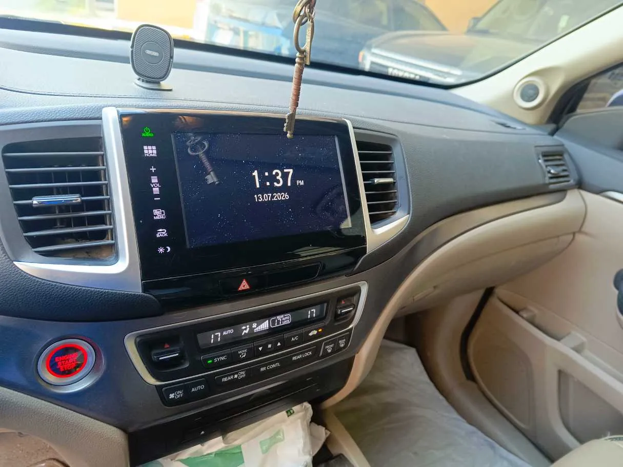 Car image 21