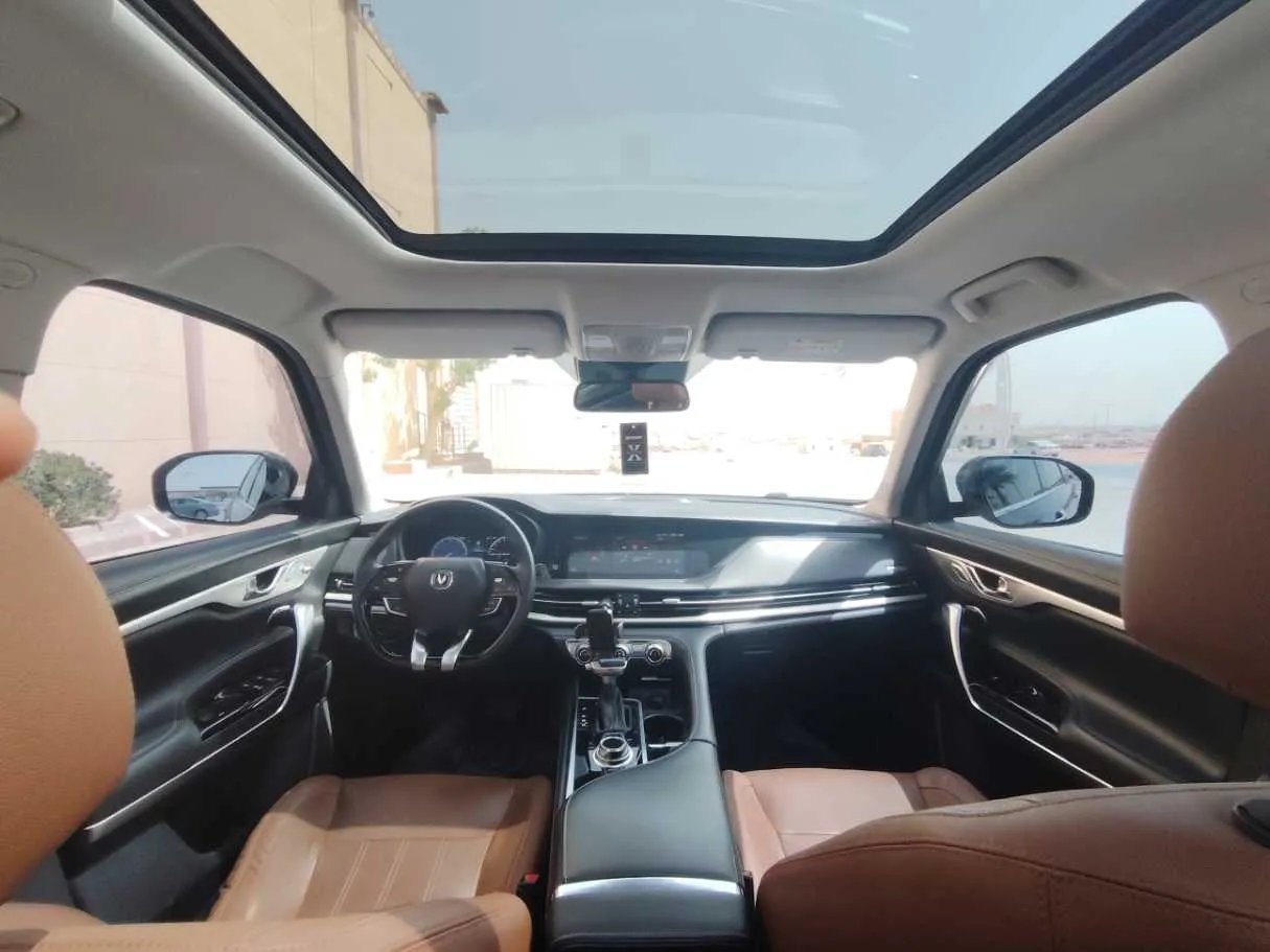 Car image 18