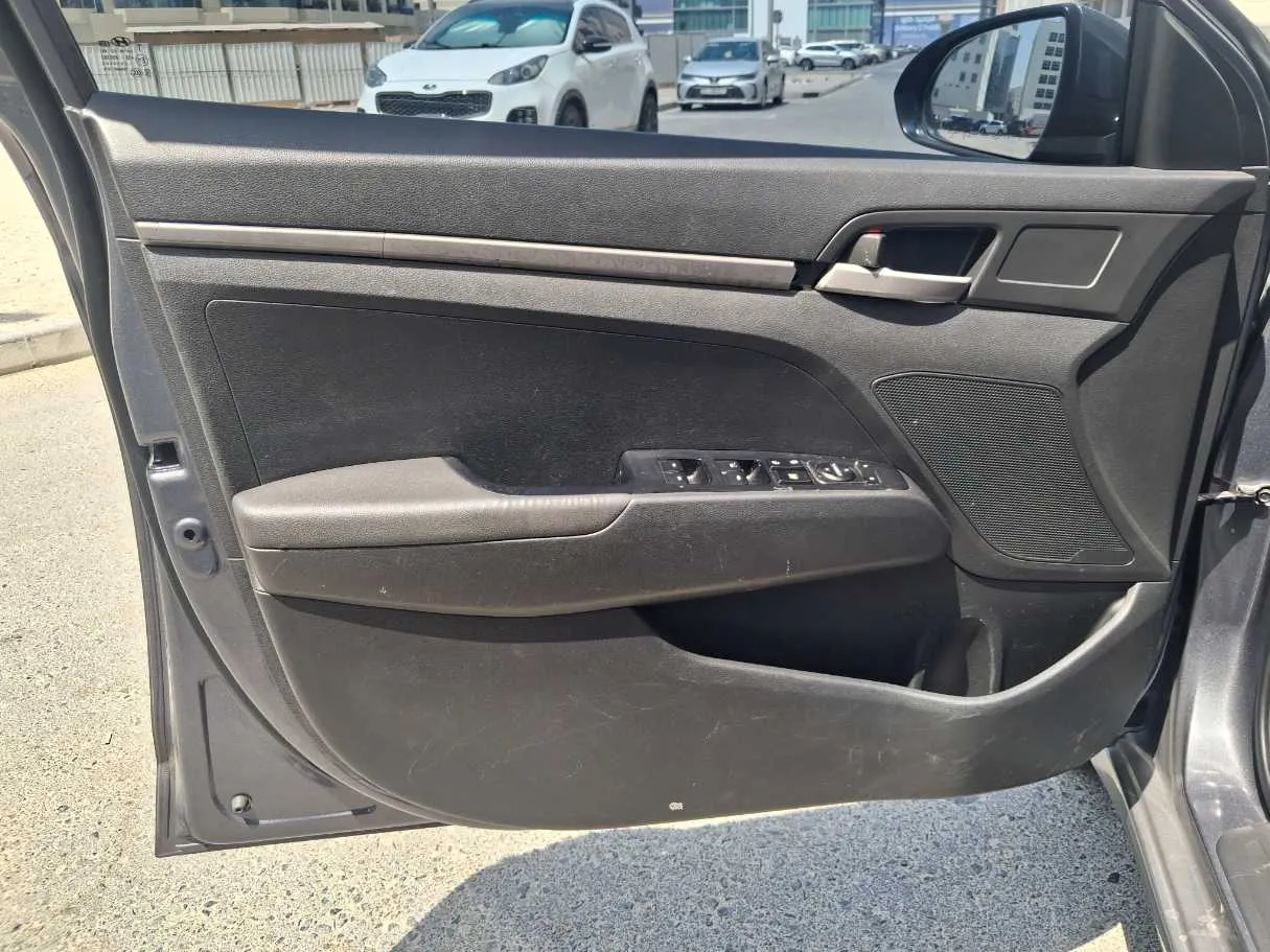 Car image 10