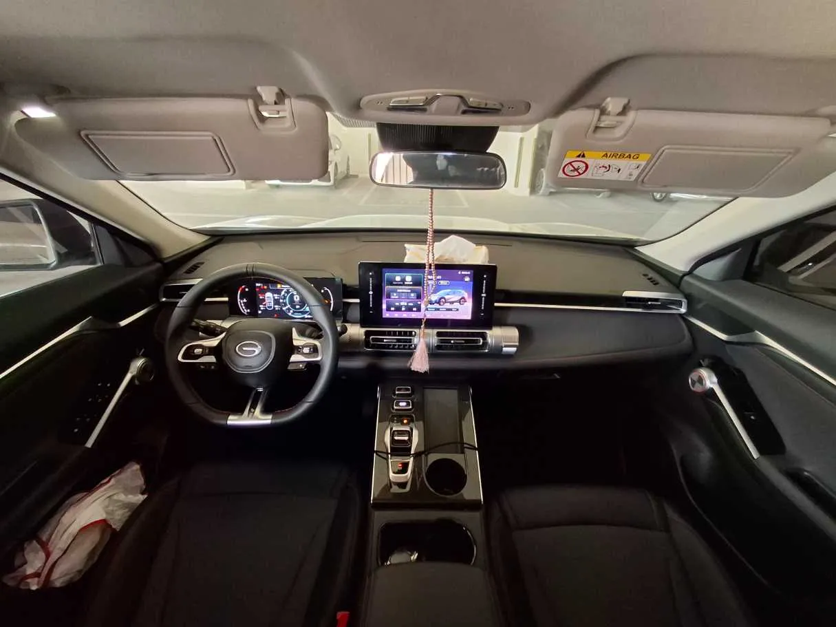 Car image 14