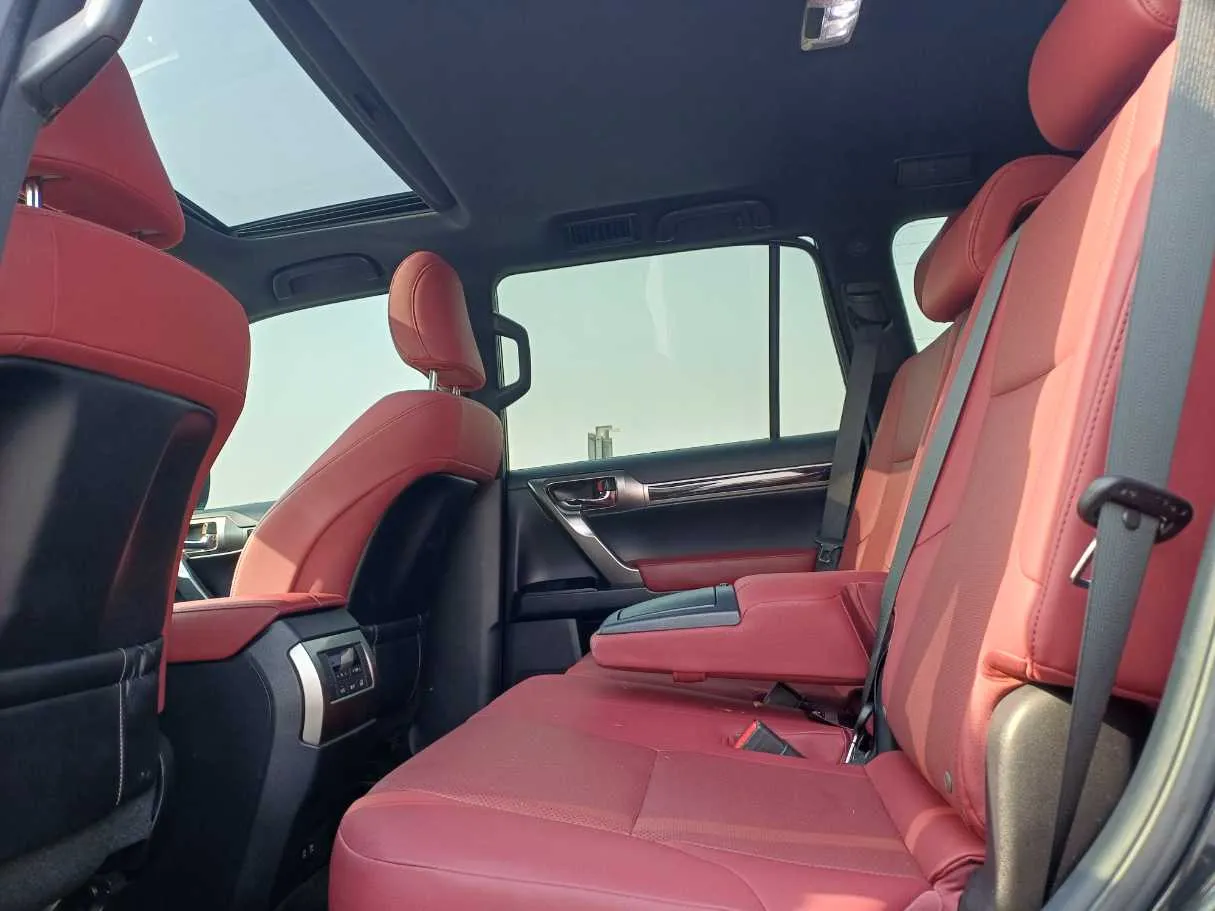 Car image 13