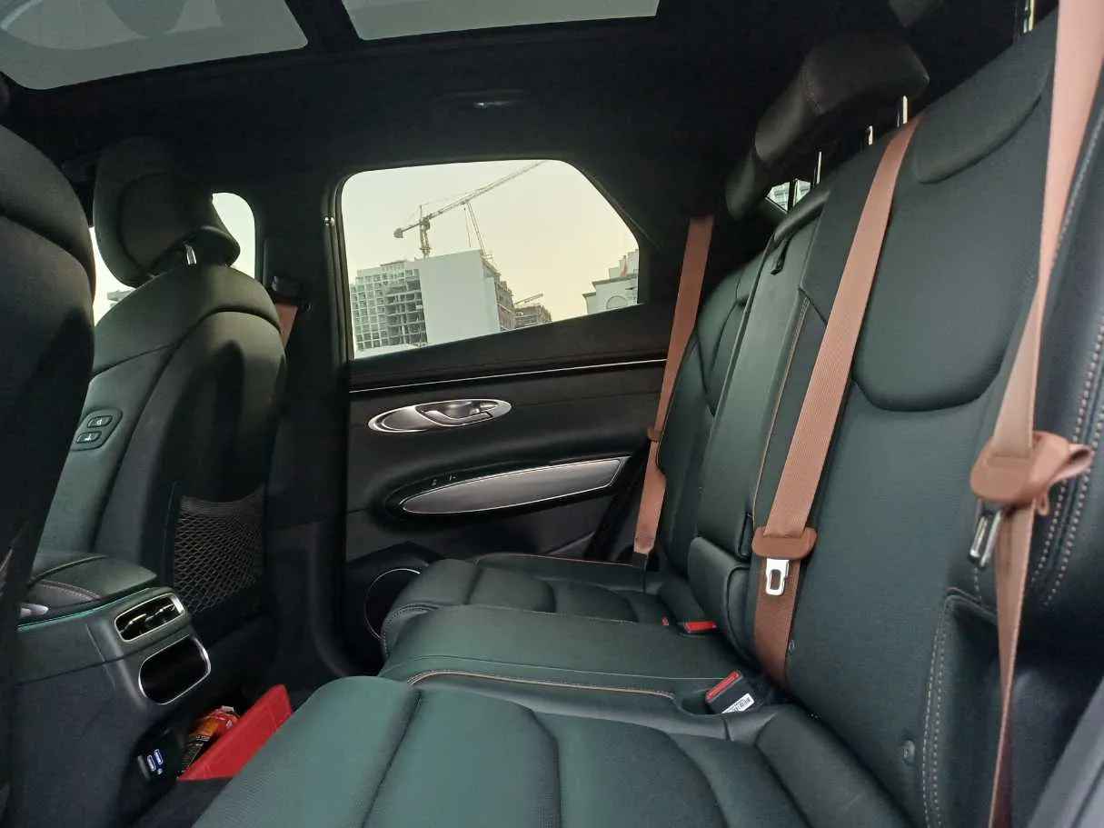 Car image 13