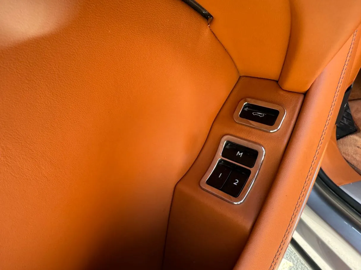 Car image 24