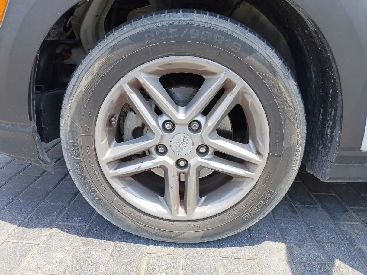 Car image 9