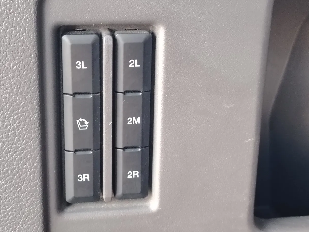 Car image 35