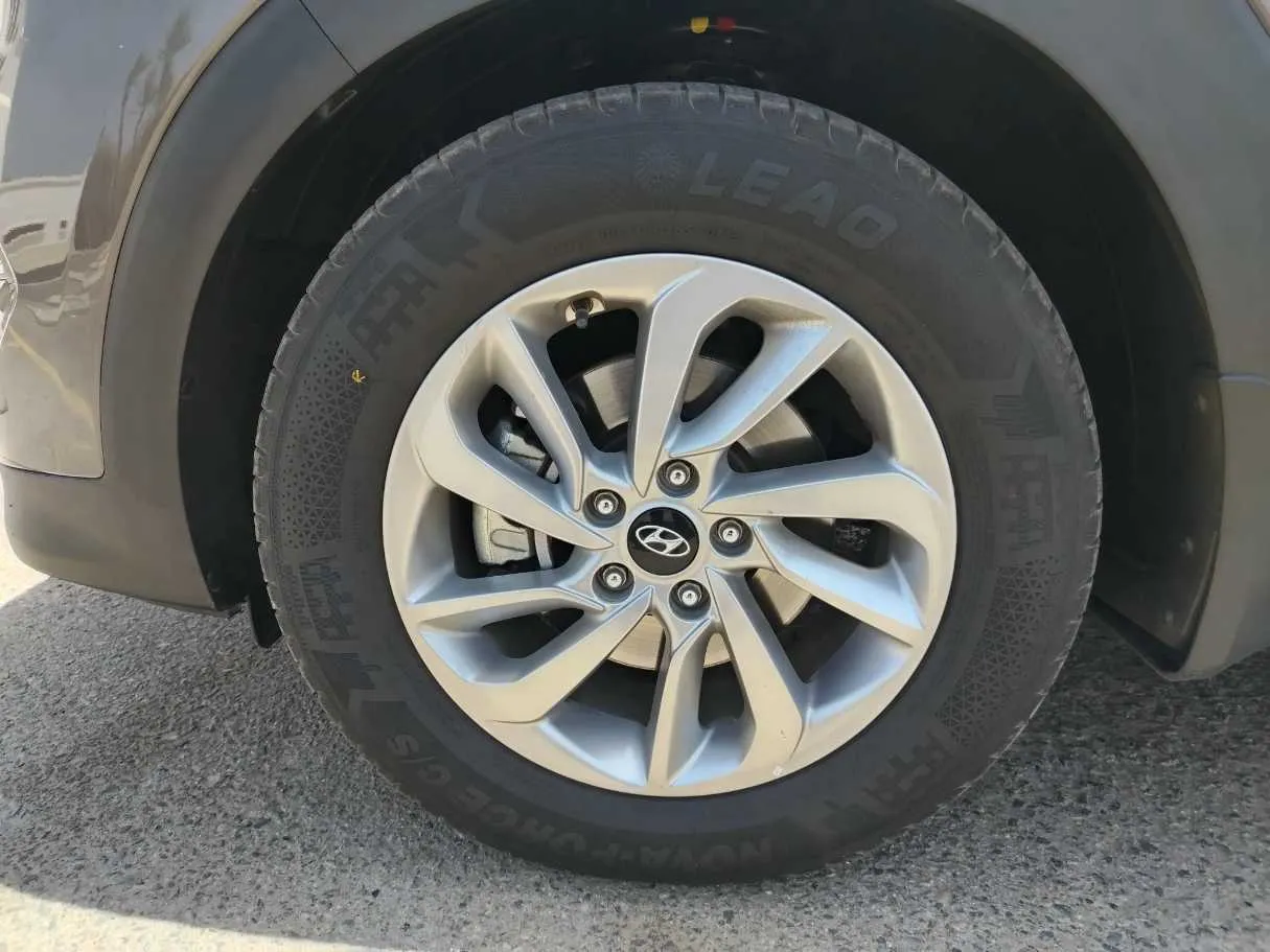 Car image 11