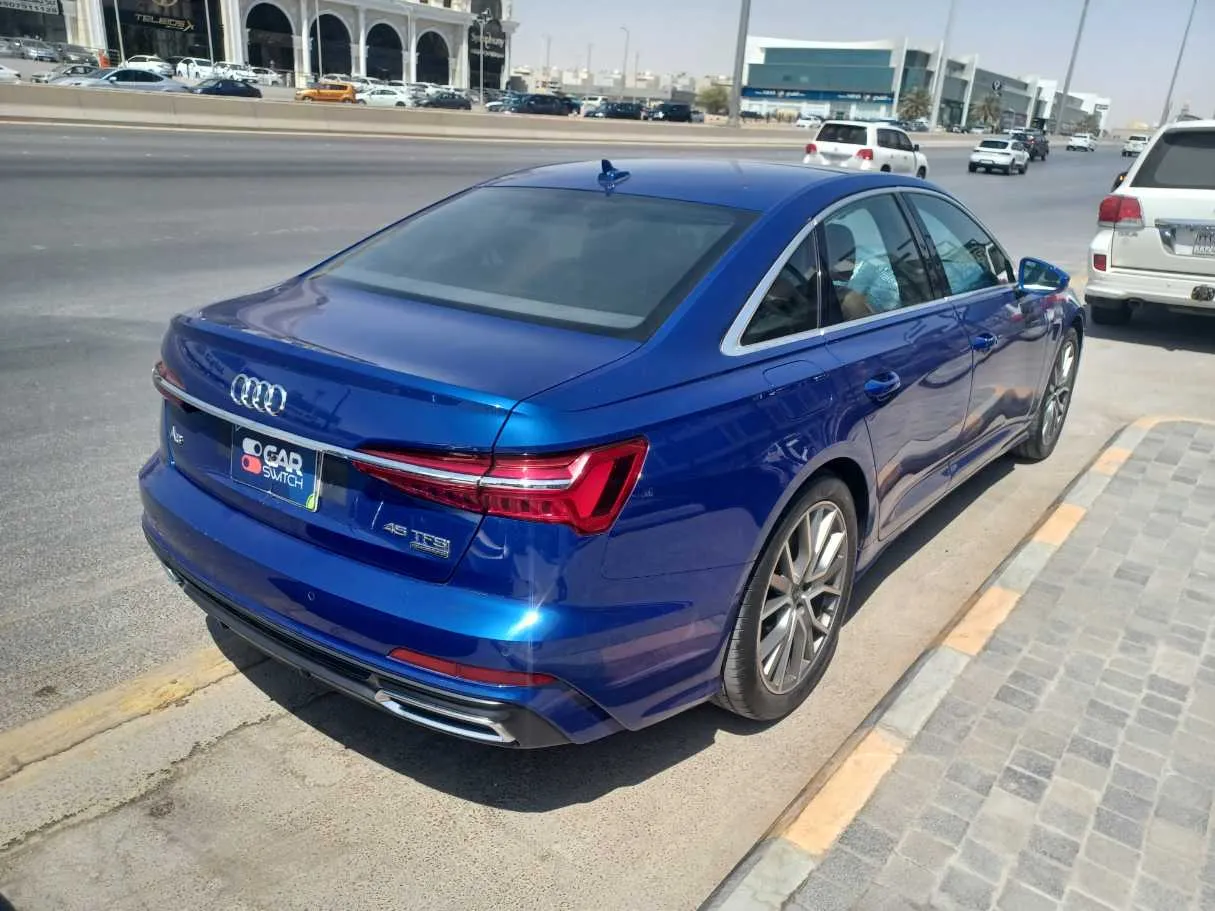 Car image 5