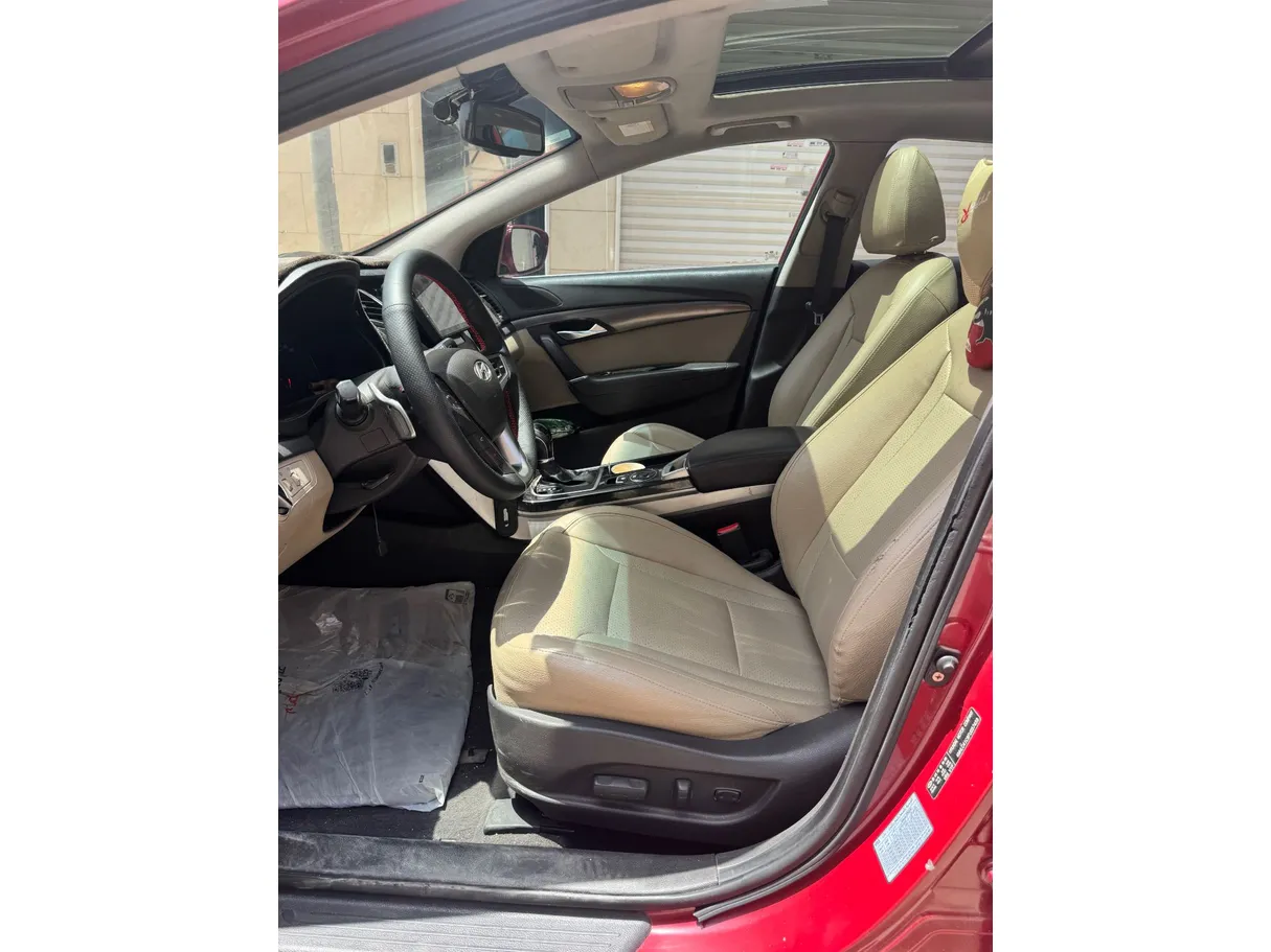 Car image 11