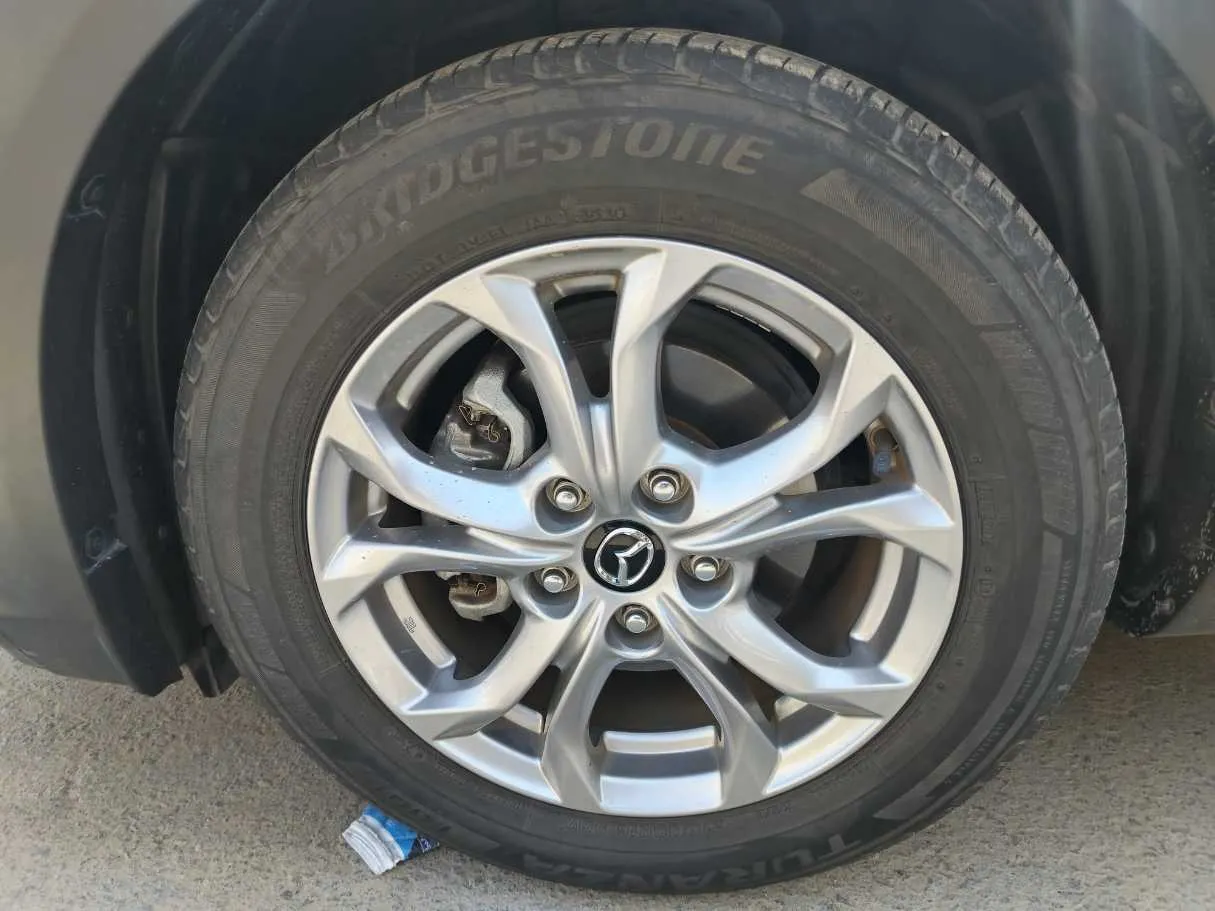 Car image 10