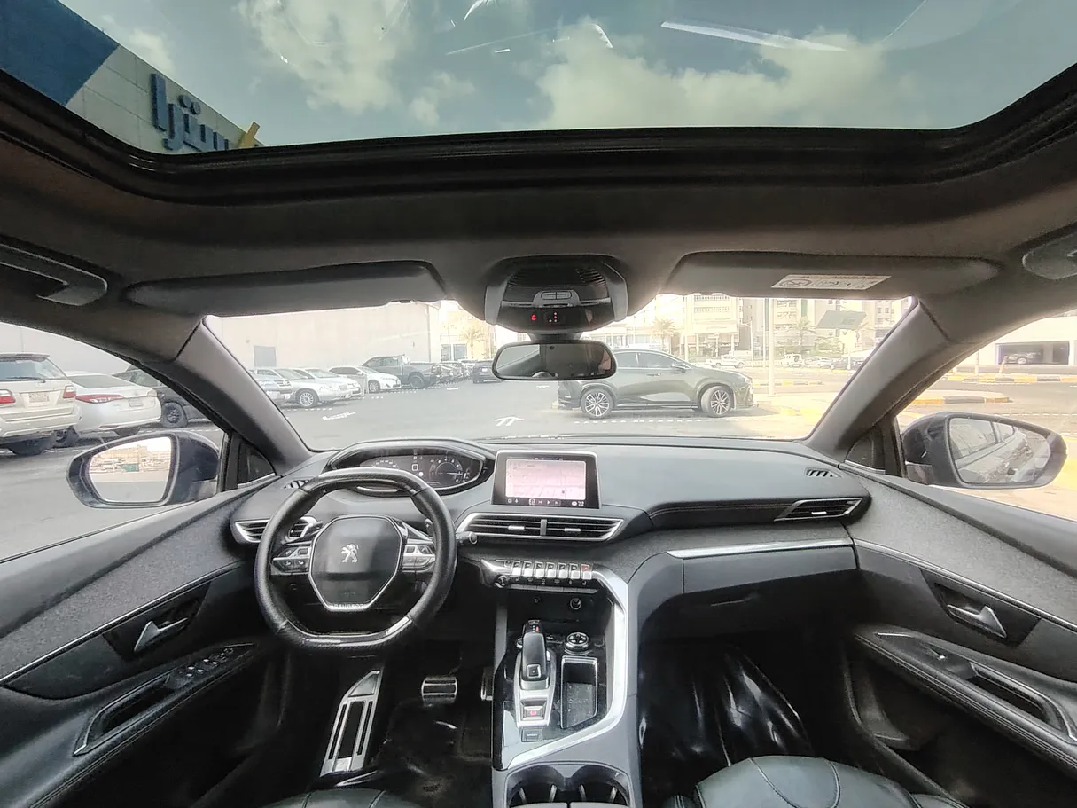 Car image 16