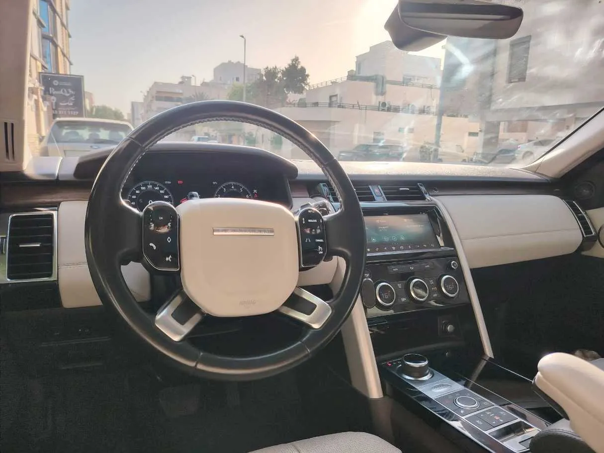 Car image 25