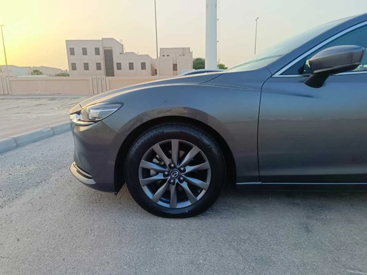 Car image 10