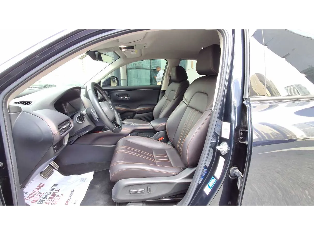 Car image 12