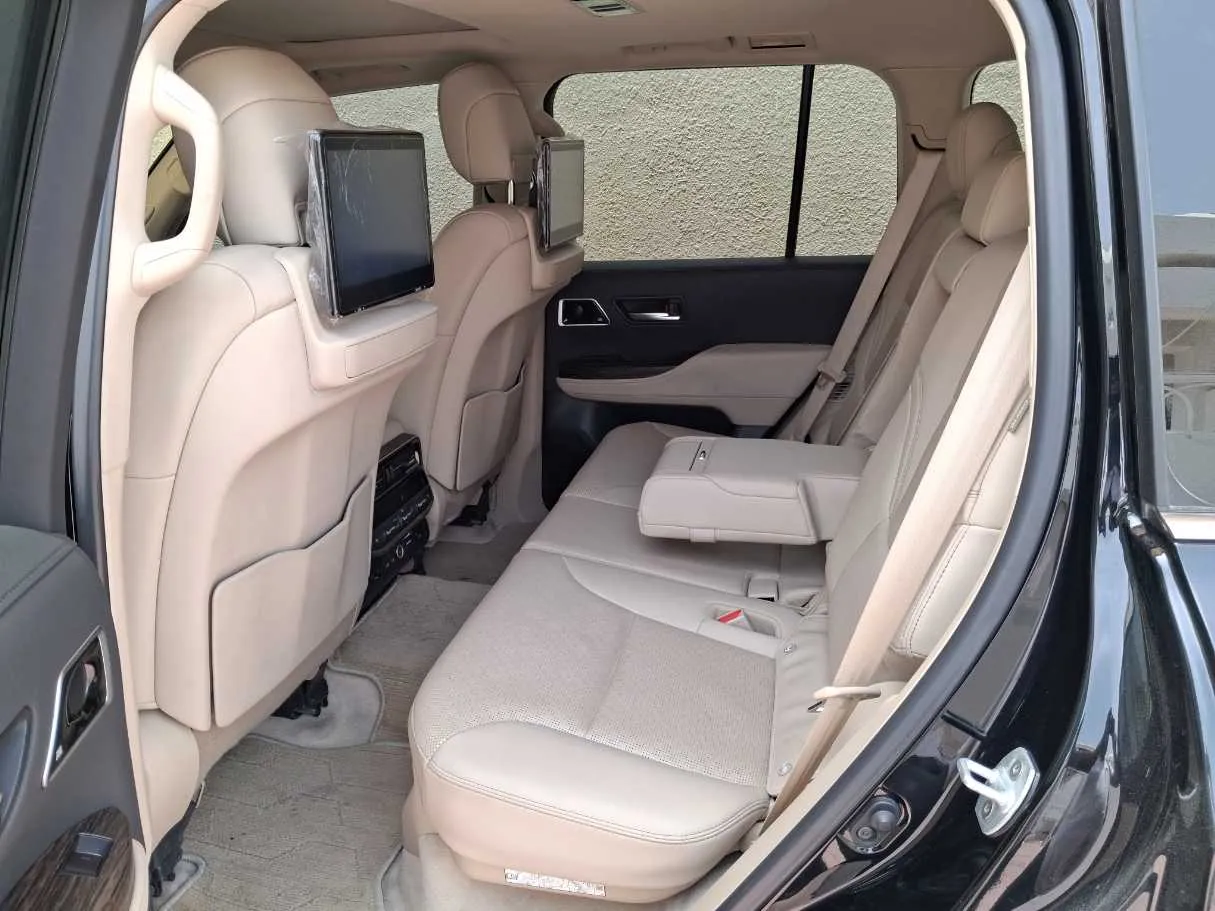 Car image 23