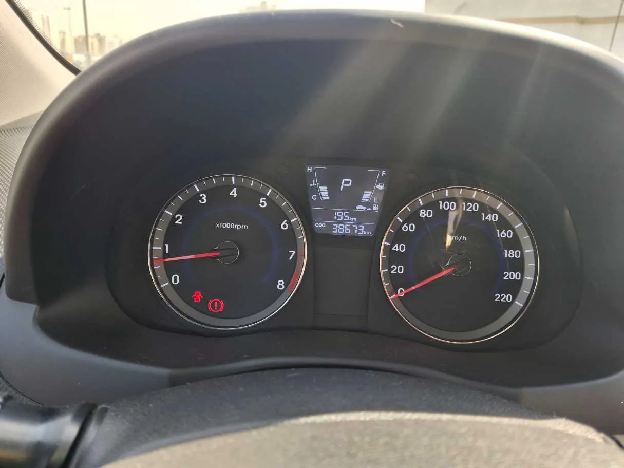 Car image 18