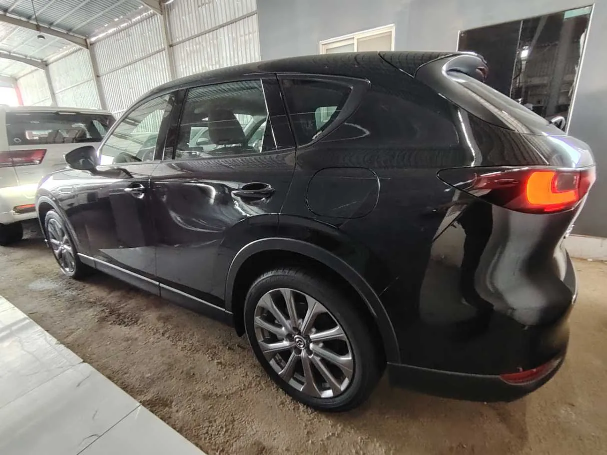 Car image 8