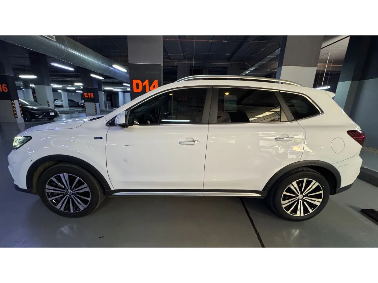 Car image 8