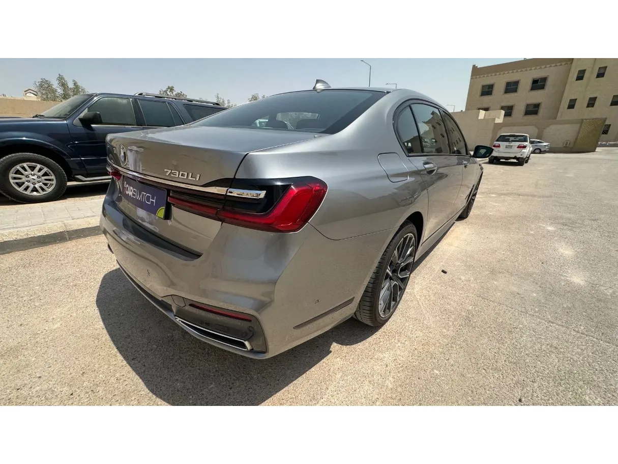 Car image 5
