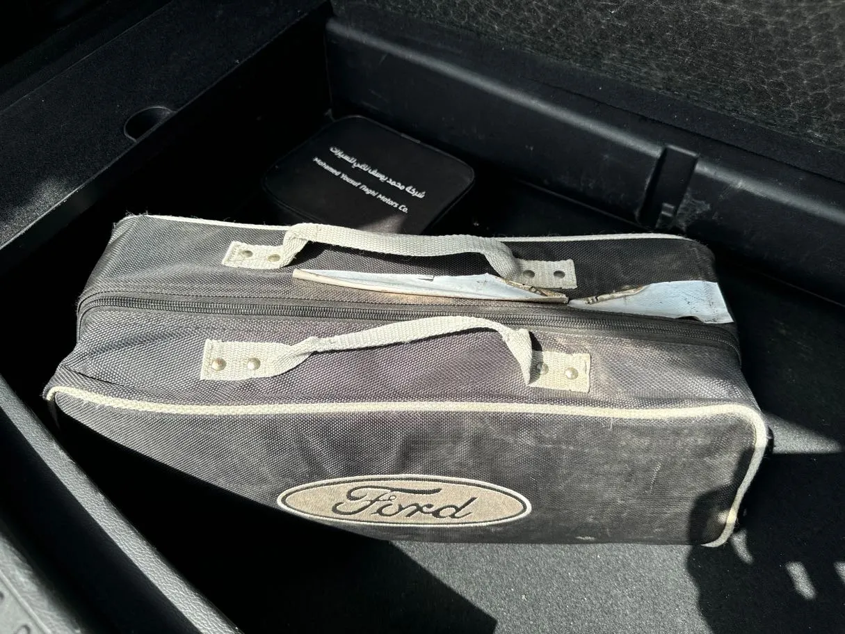 Car image 28