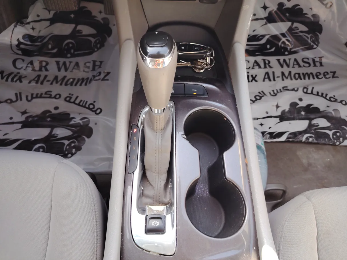 Car image 18