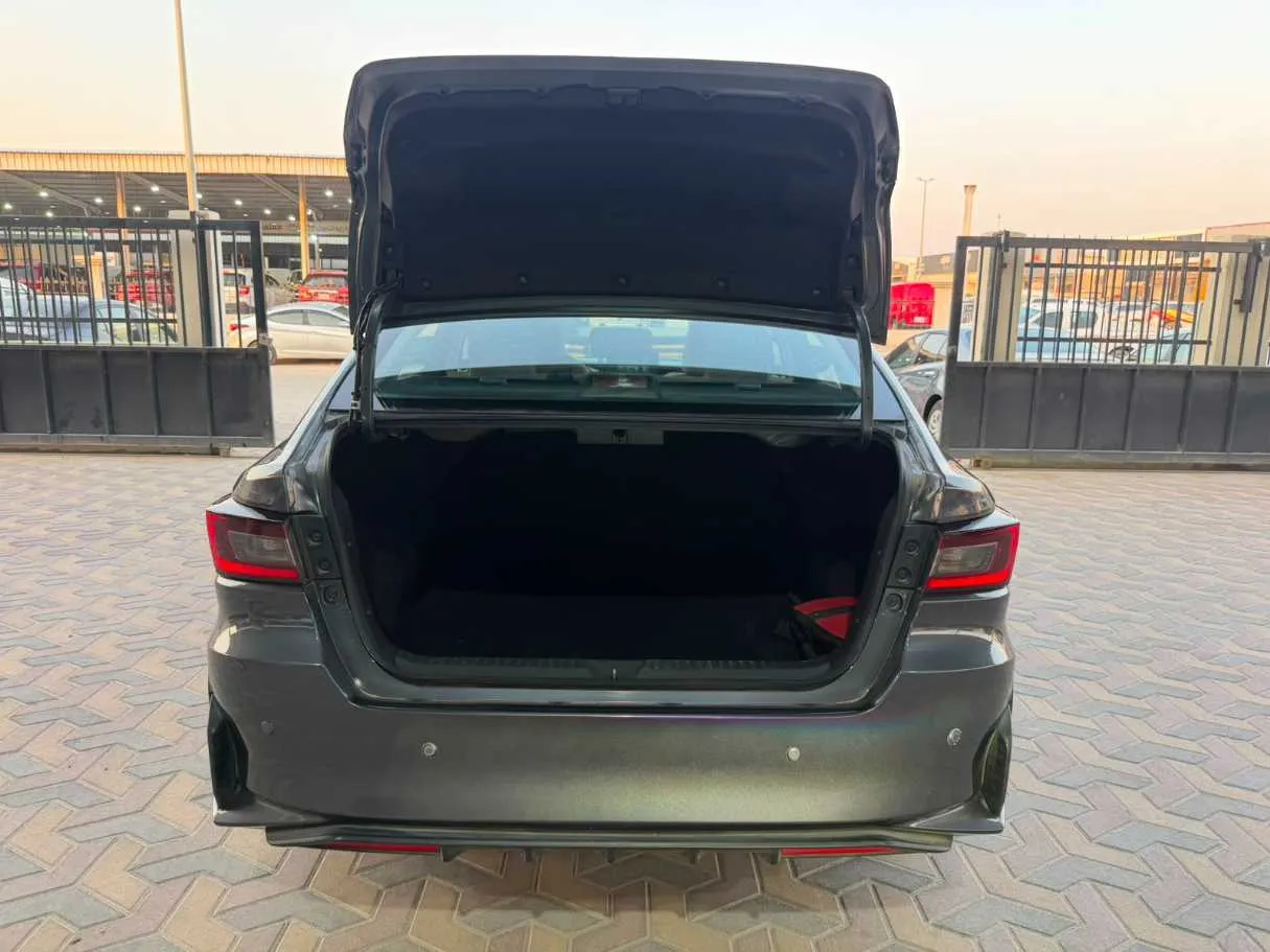 Car image 23