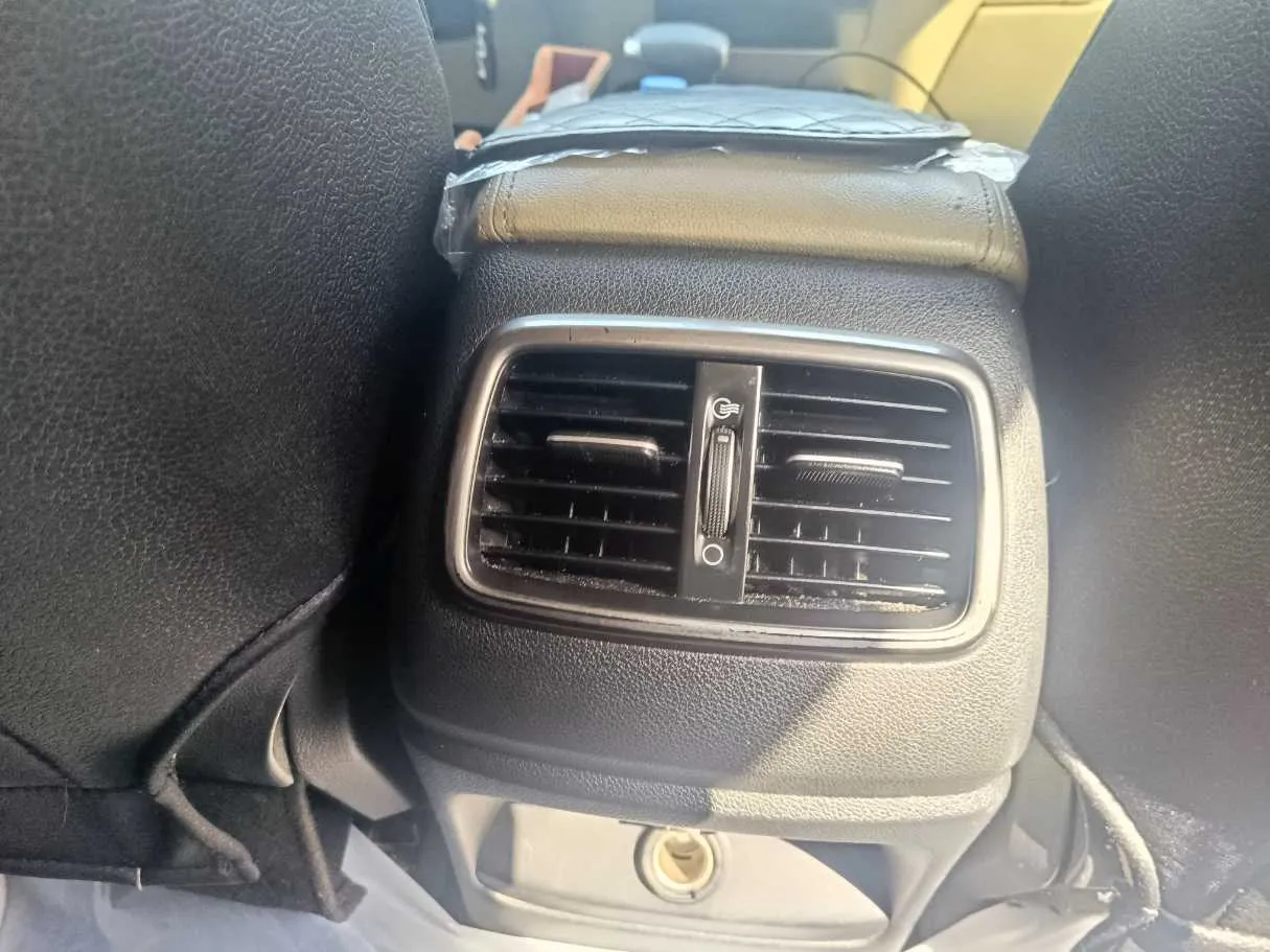 Car image 30