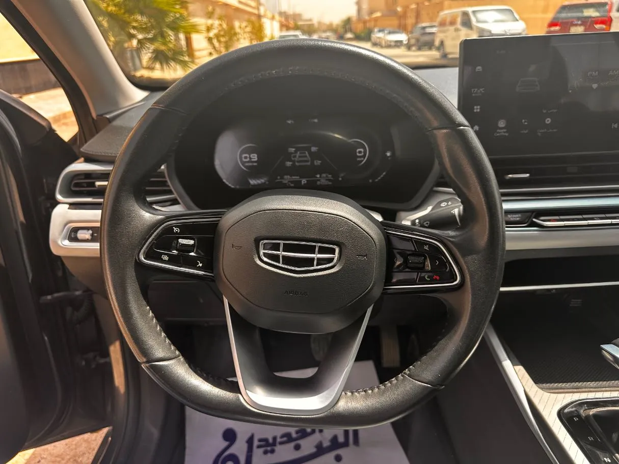 Car image 19