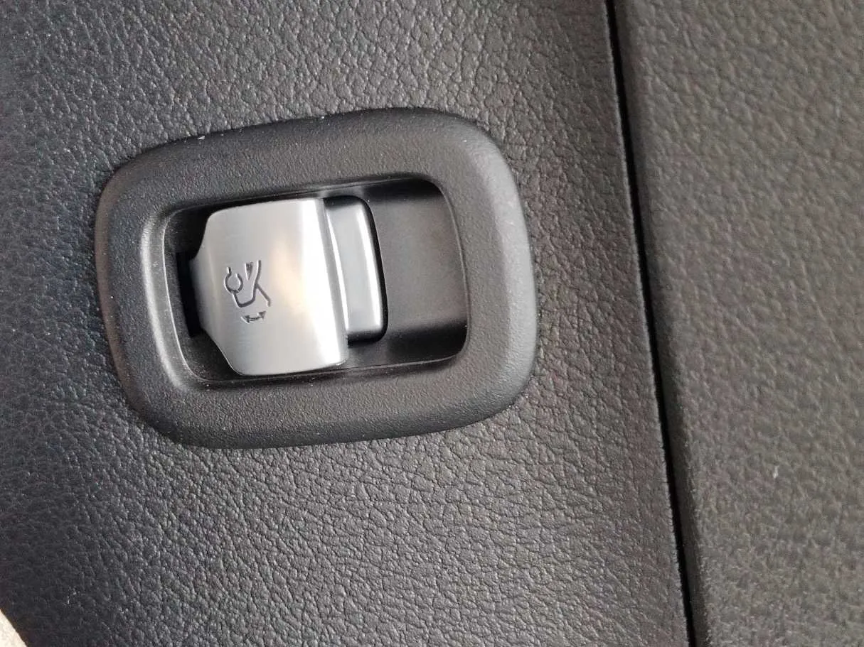 Car image 35