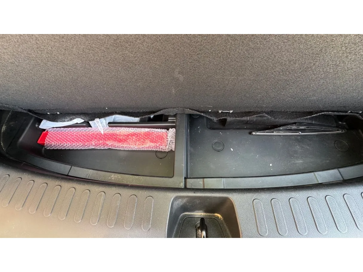Car image 27