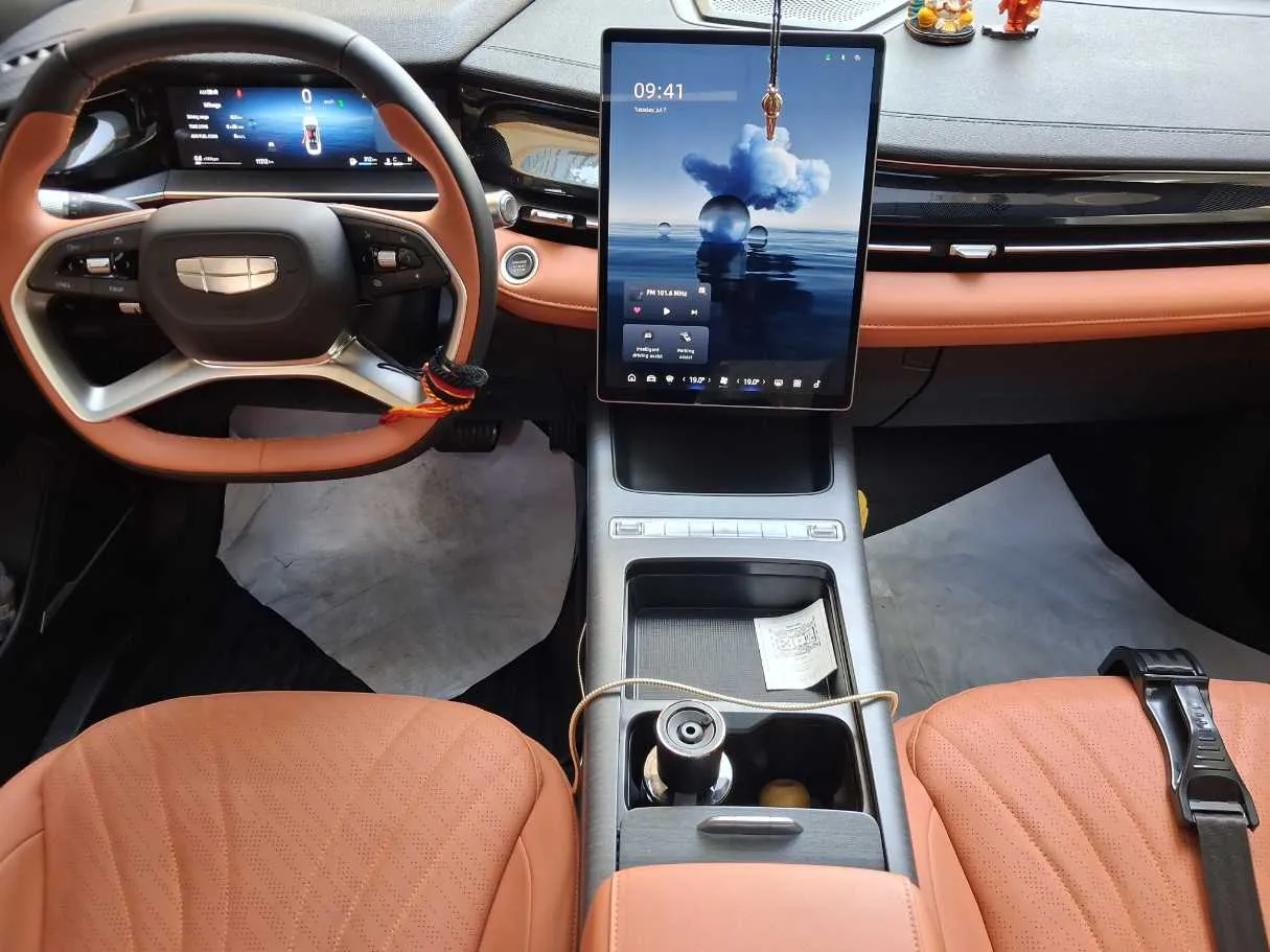 Car image 15
