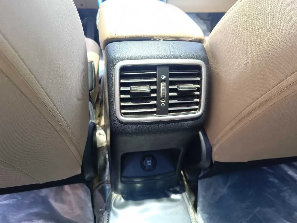 Car image 28