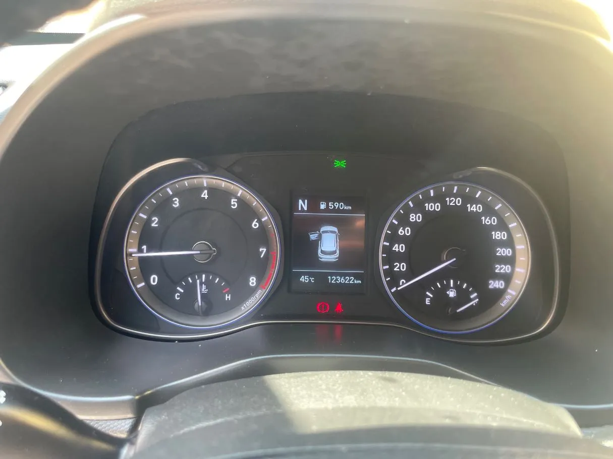 Car image 18