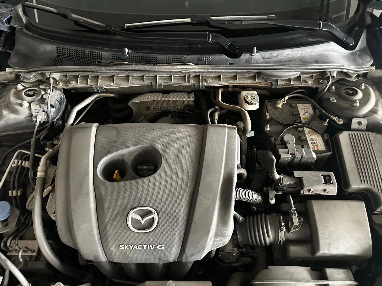 Car image 26