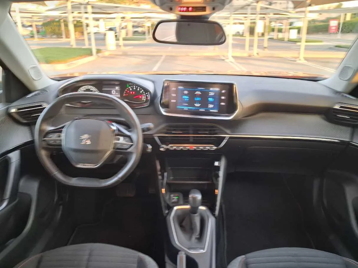 Car image 15