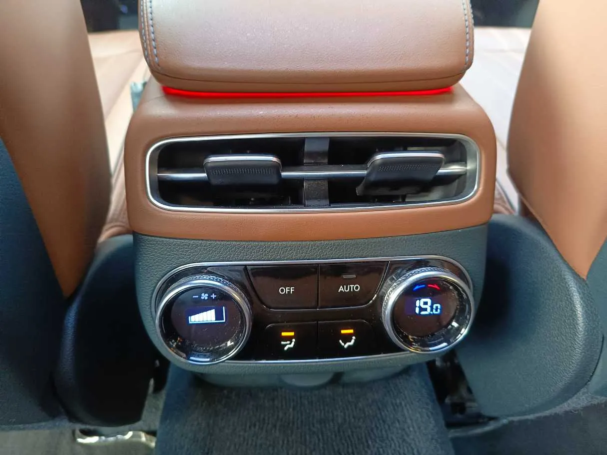 Car image 29