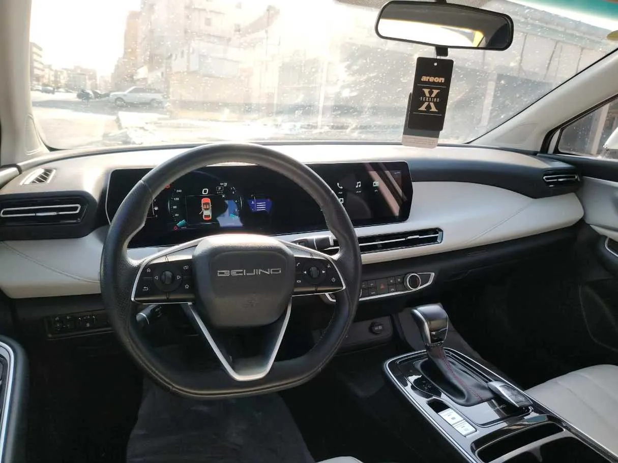 Car image 24