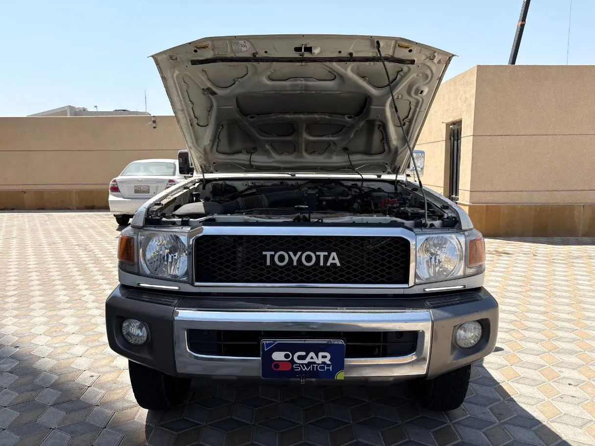 Car image 24