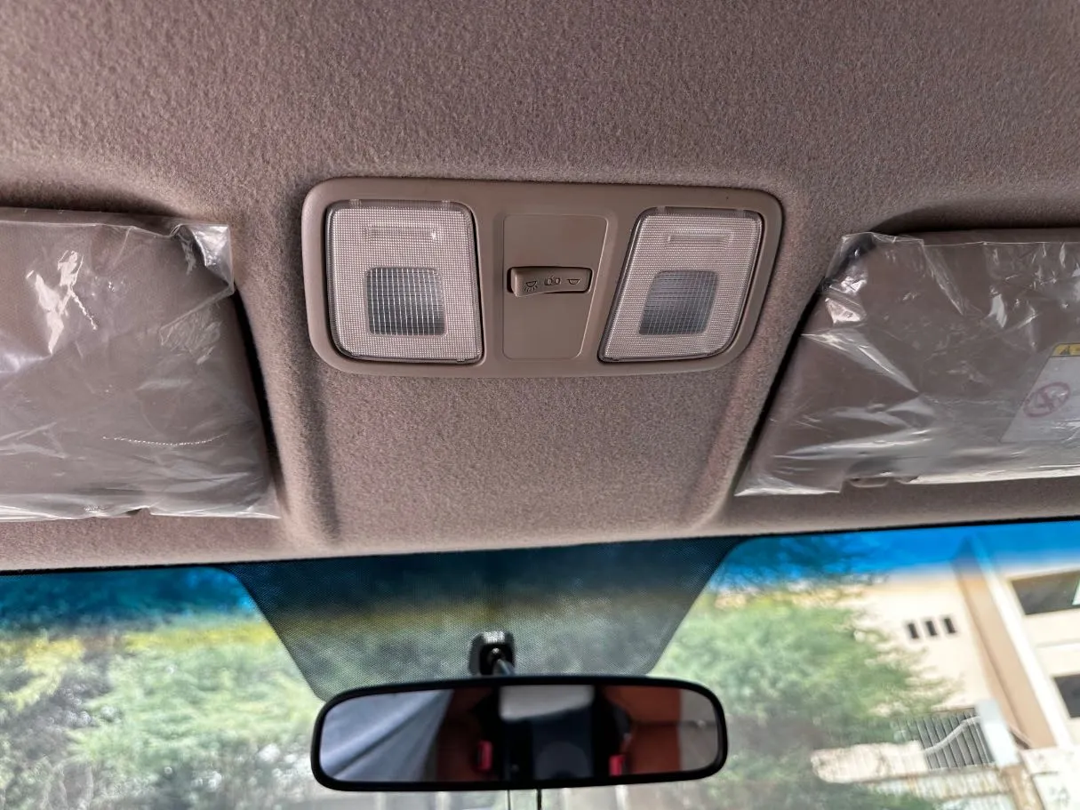 Car image 25