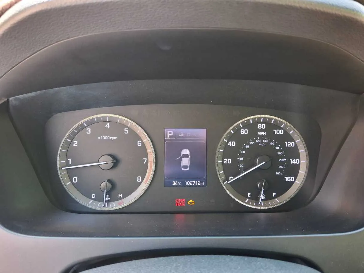 Car image 17