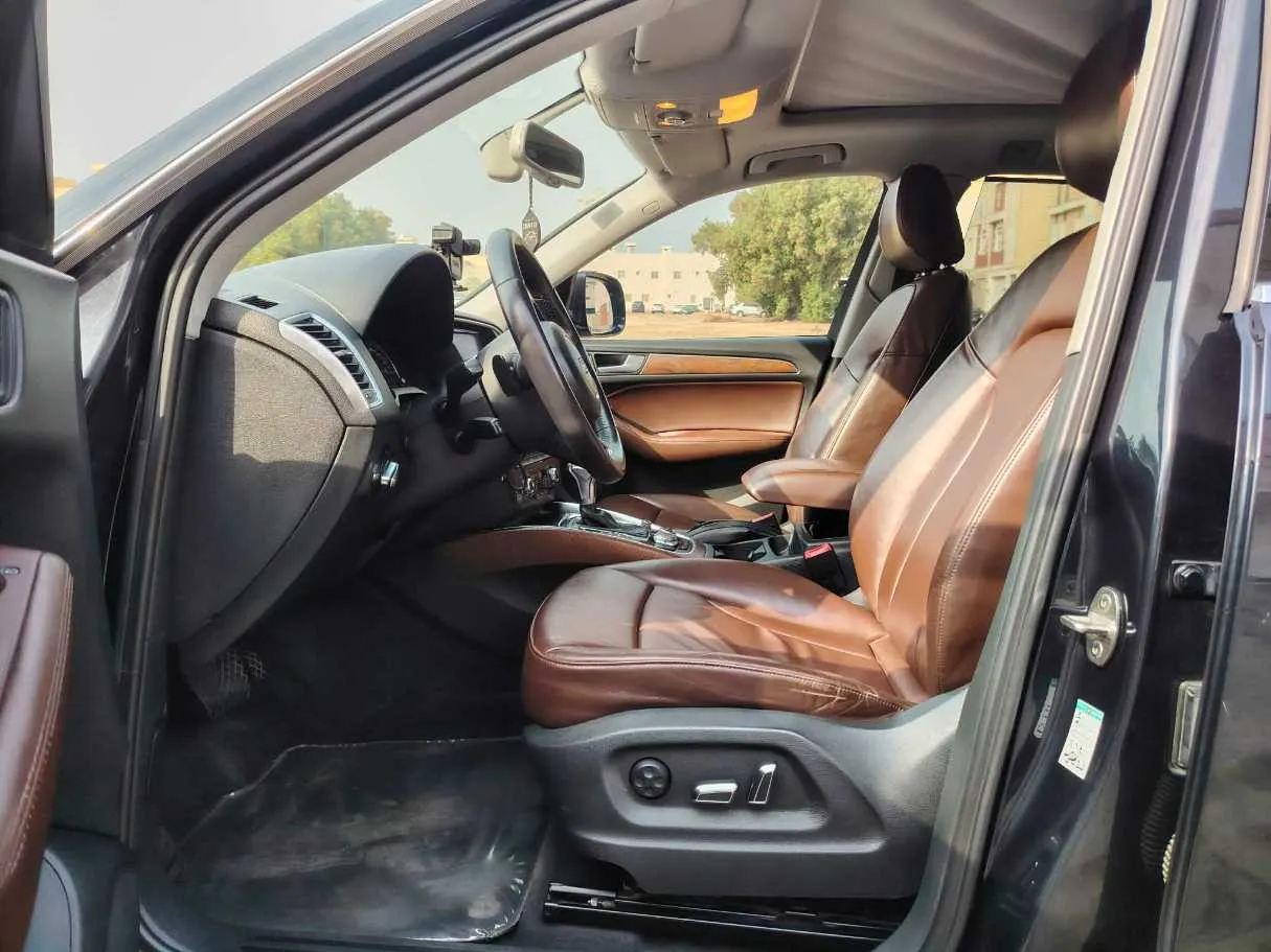 Car image 16