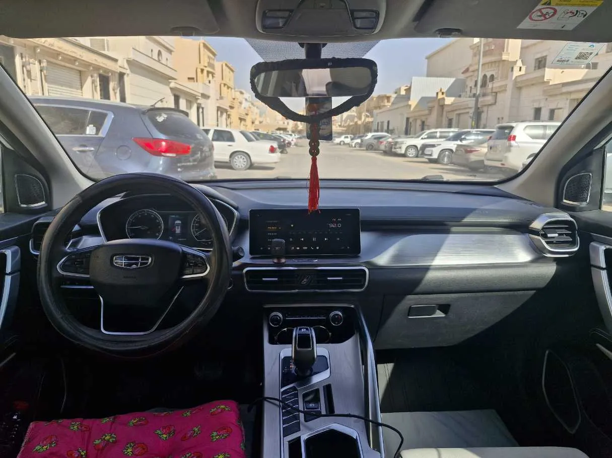 Car image 14