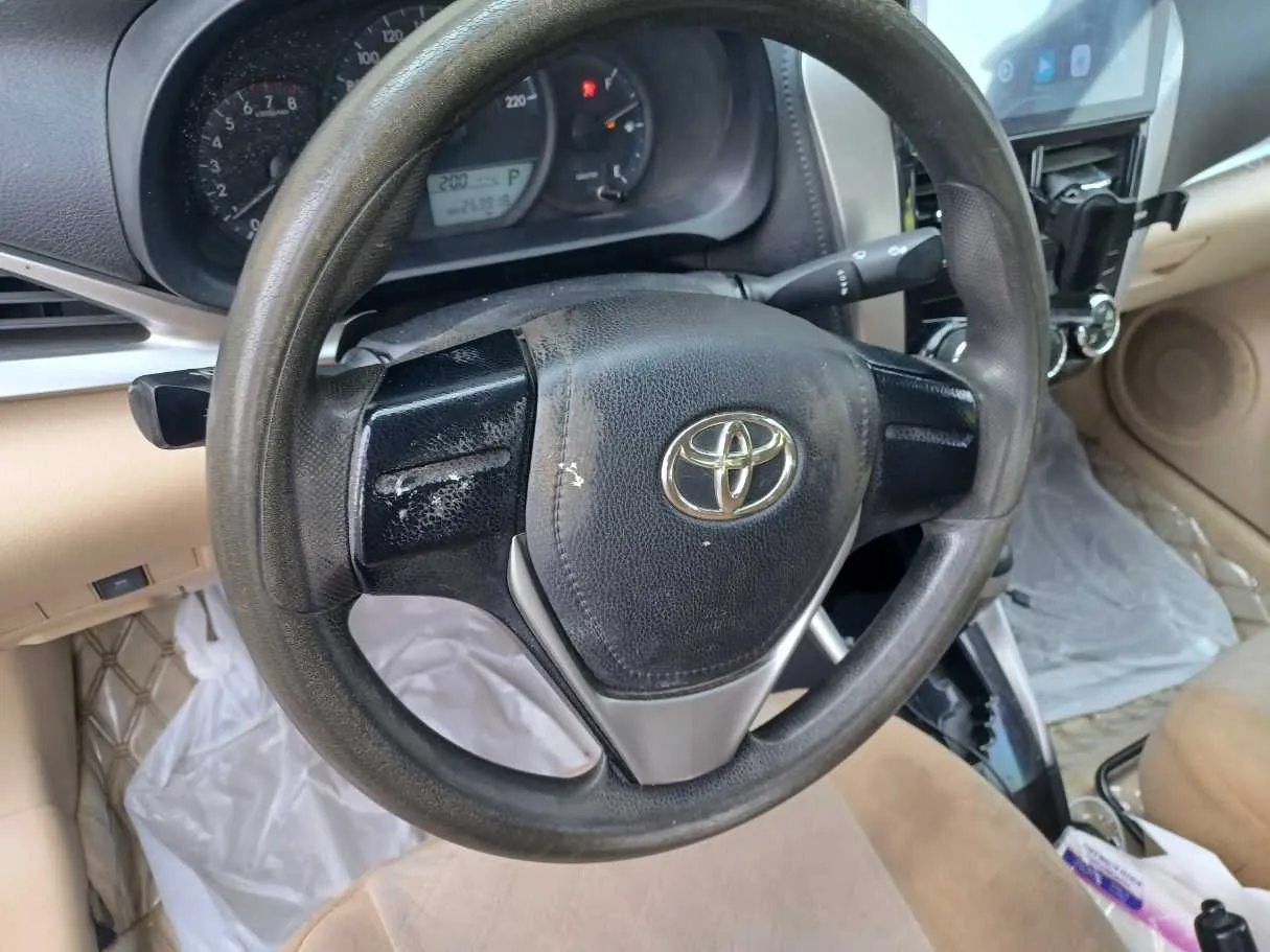 Car image 18