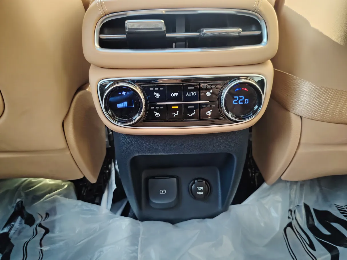 Car image 28