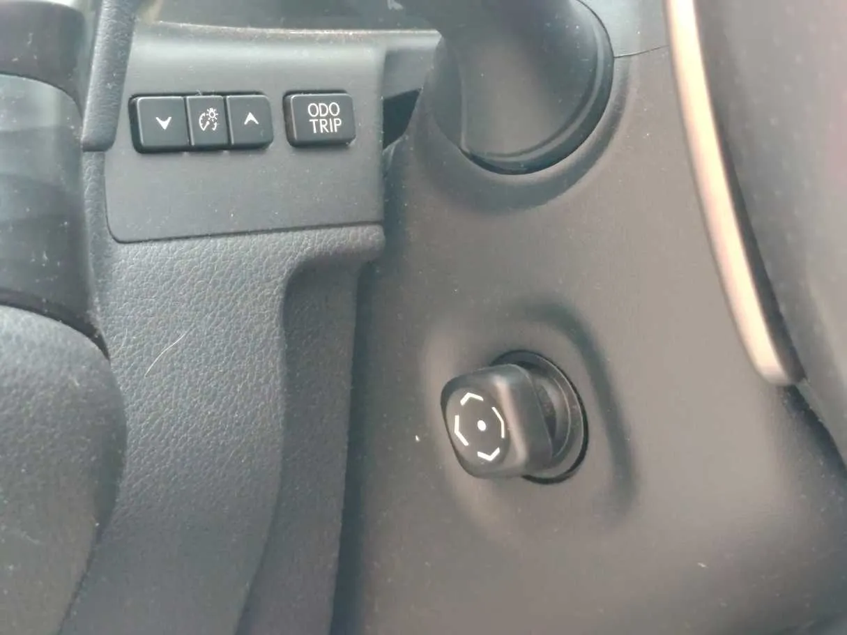 Car image 30