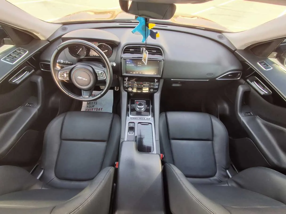 Car image 15